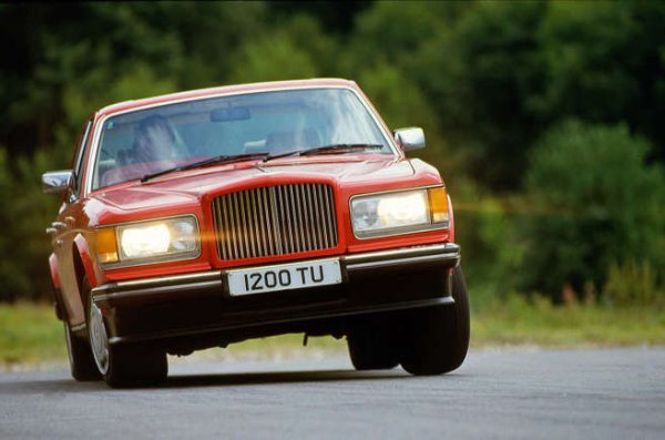 Технически не е брилянтен, но какво значение има това за толкова очарователна и уникална кола. Веднъж описан като &bdquo;приливна вълна на колела&ldquo;, Turbo R върна имиджа на Bentley и го изстреля към днешната му висока позиция.